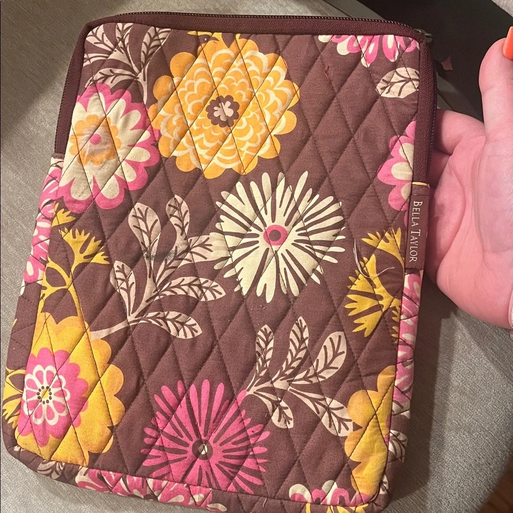 Bella Taylor quilted tablet